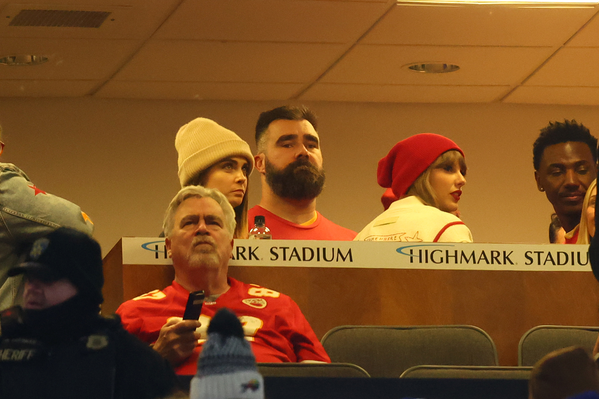 JASON KELCE TAYLOR SWIFT CHIEFS